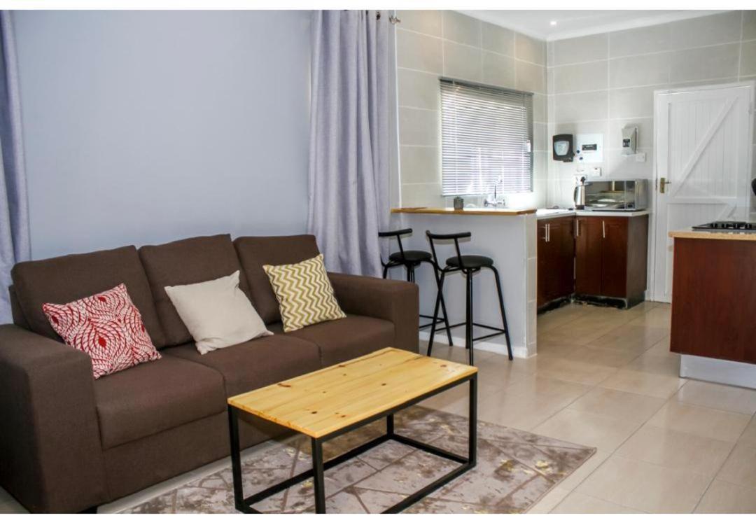 Thito Manor Apartment Maun Exterior photo